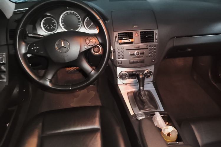 Used Mercedes-Benz C-Class 2010 C 300 Estate Center Console