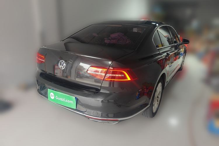 Used Volkswagen Magotan 2017 330TSI DSG Luxury Model Rear Right 45 Deg