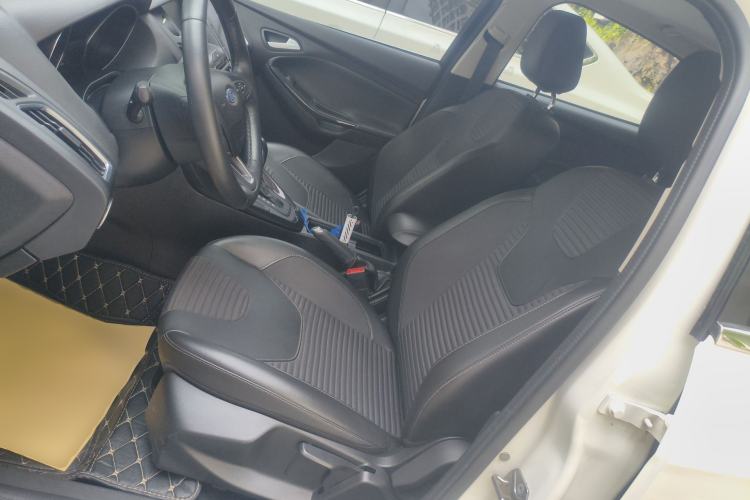 Used Ford Focus 2018 Sedan Classic 1.6L Automatic Trendy SmartDrive Edition Left Front Seat