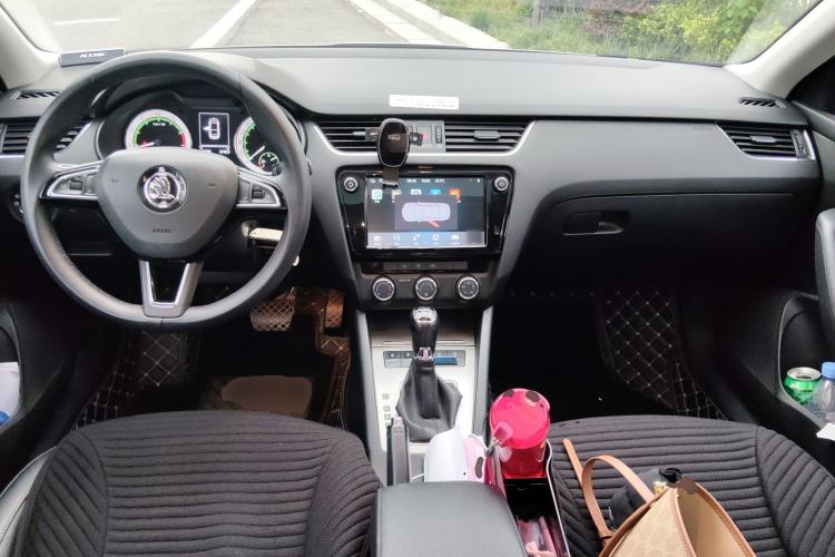 Used Skoda Octavia 2018 TSI230 DSG Luxury Edition Center Console