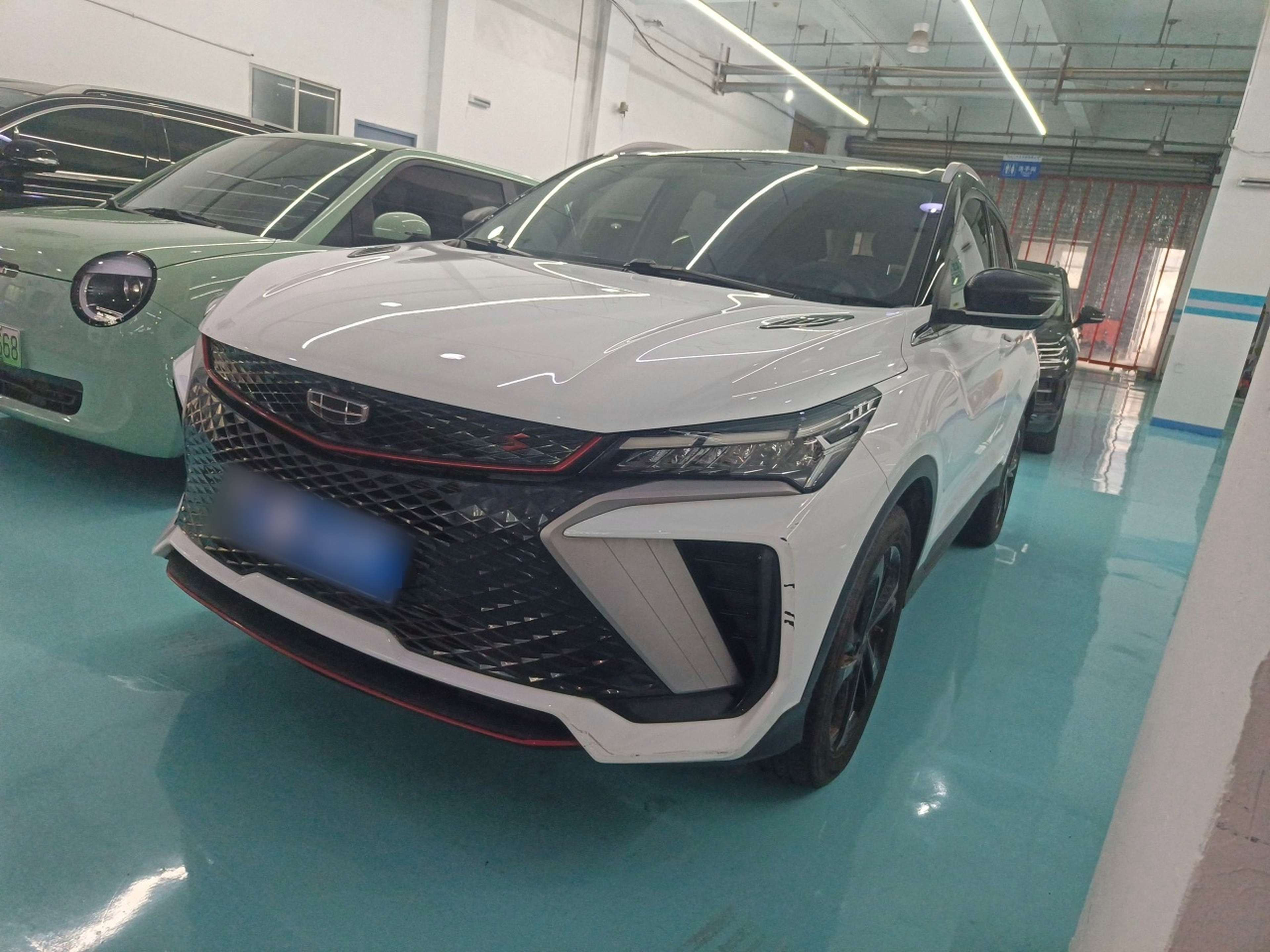 تحت مقدمة السيارة