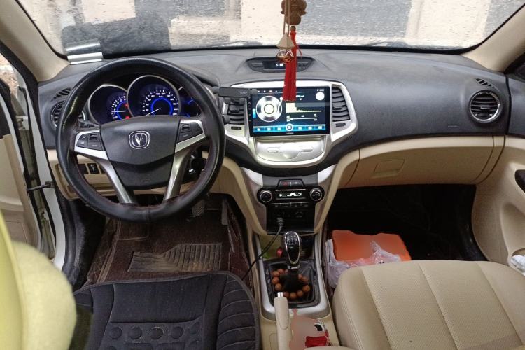 Used CHANGAN Eado 2015 1.6L Manual Luxury Model China IV Standard Center Console