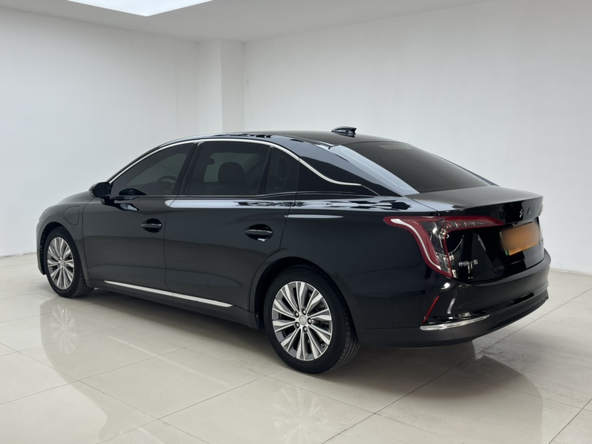 Hongqi E-QM5 2023 620km PLUS — снимка 16