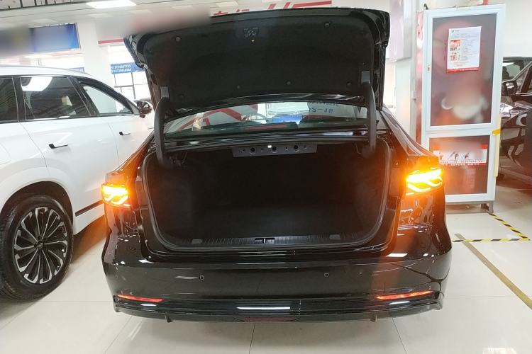 Used Fengyun A8L 2025 1.5 TGDI 145 km Standard Version Trunk