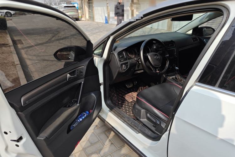 Used Volkswagen Golf 2017 1.6L Automatic Comfort Million-Vehicle Anniversary Edition
