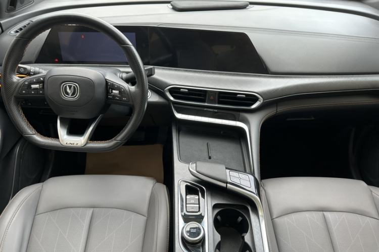 Used CHANGAN UNI-T 2022 1.5T Prestige Version Interior 4