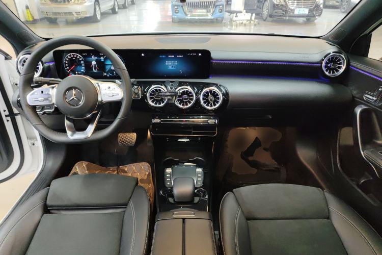 Used Mercedes-Benz A-Class 2022 Revised Version A 200 L Sport Sedan Fashionable Style Center Console