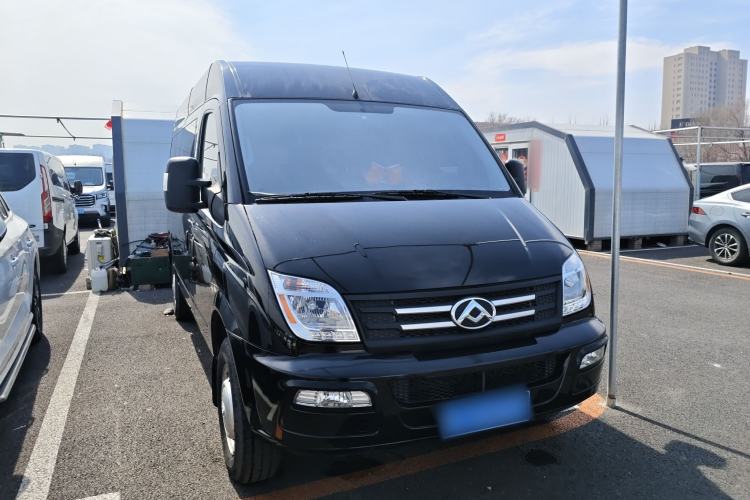 Used SAIC MAXUS Xintu V80 2023 2.0T Manual Classic Aoyuntong Long Wheelbase Mid-Height 6/7/8/9-Seater Front Right 45 Deg