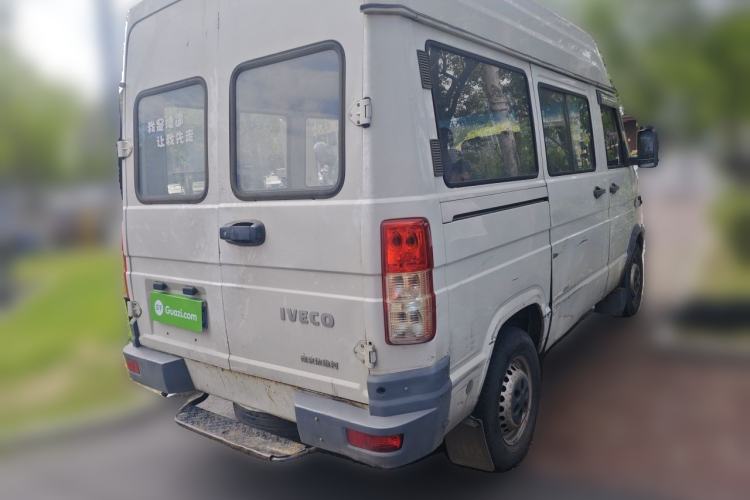 Used Iveco Daily 2017 2.5T A35 Passenger Van 5-7 Seats Model 47Z5
