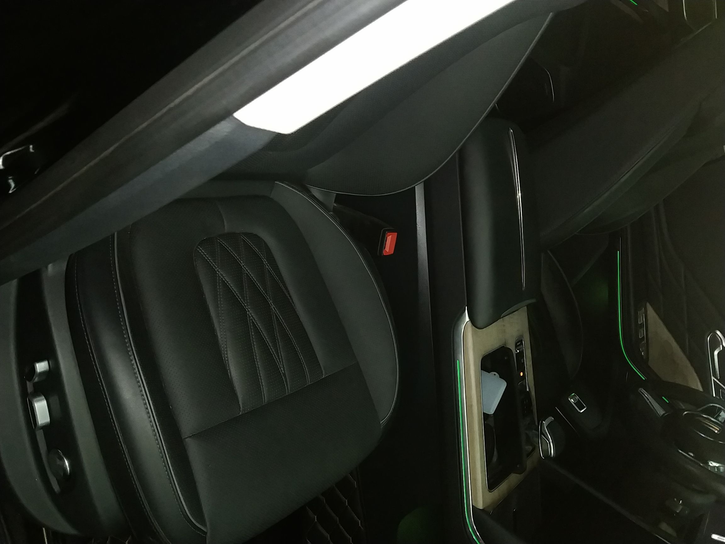 Hongqi HS7 2023 2.0T Automatic All-Wheel Drive Flagship Edition Six Seats — снимка 19