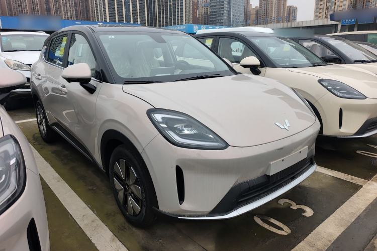 Used Wuling Bingo S 2025 Model 325km Deluxe Edition Front Right 45 Deg