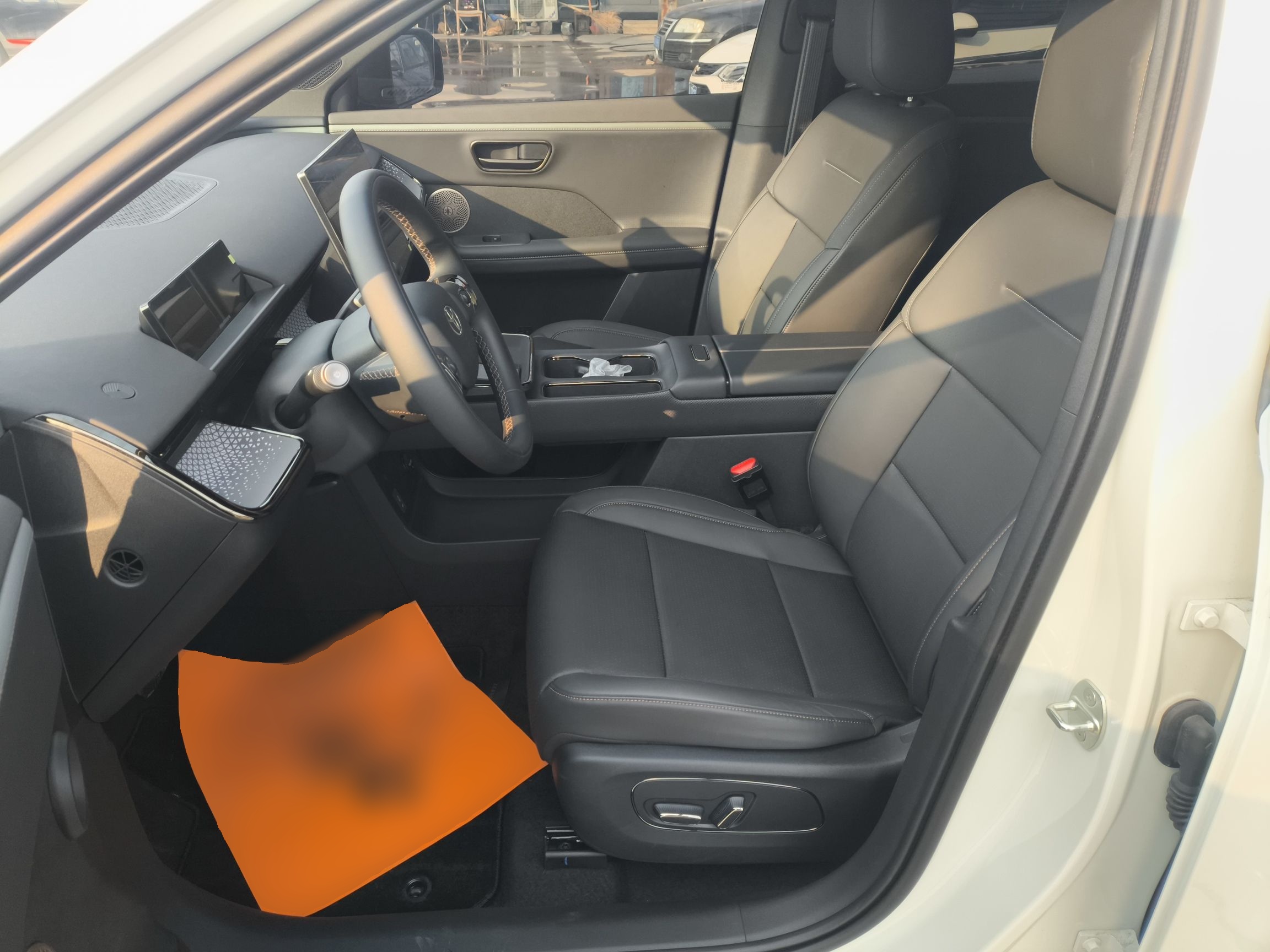 المقاعد الأمامية داخل السيارة