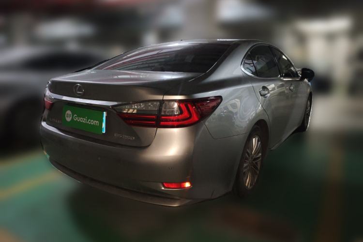 Used Lexus ES 2015 250 Elegant Edition Rear Right 45 Deg