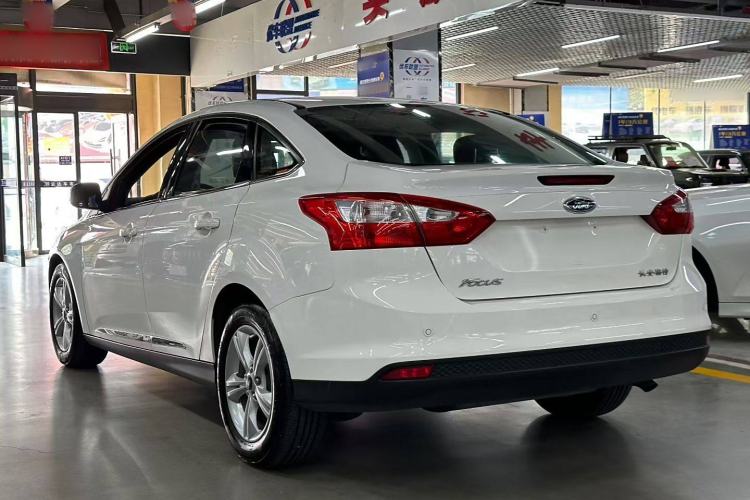 Used Ford Focus 2012 Sedan 1.6L Automatic Fashion Edition