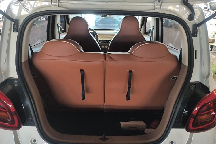 Used Wuling Hongguang MINIEV 2025 Four-Door Version Advanced Edition Trunk