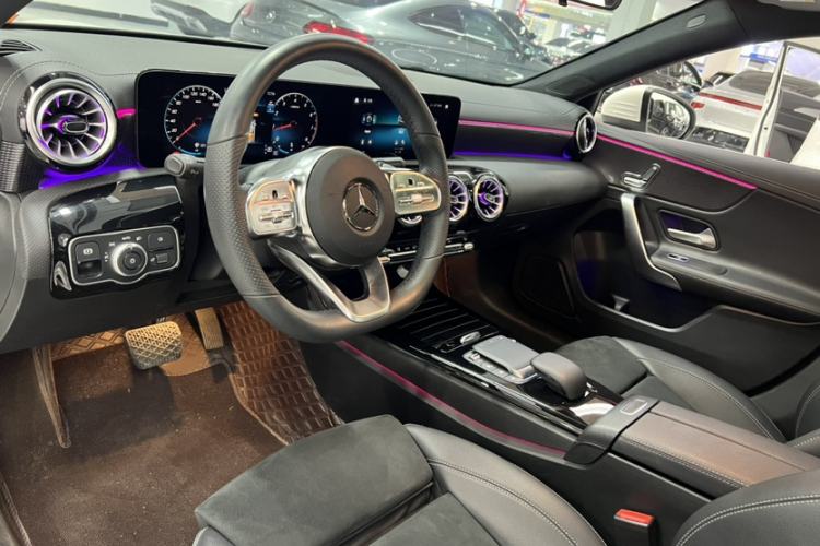 Used Mercedes-Benz A-Class 2022 Revised Version A 200 L Sport Sedan Fashionable Style Interior 4