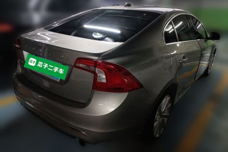 Used Volvo S60 2014 S60L 2.0T Zhiyuan Edition
