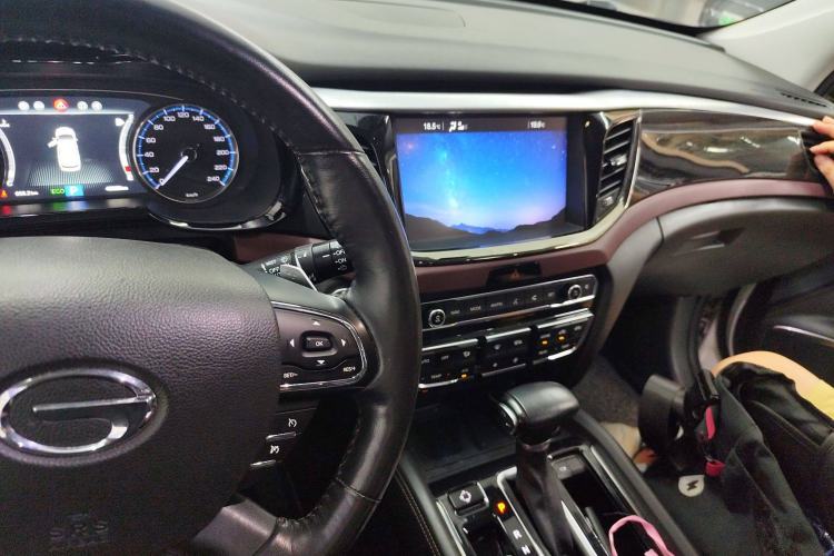 Used GAC Trumpchi GS8 2017 320T Two-Wheel Drive Luxury Smart Connectivity Version (7 Seats)
