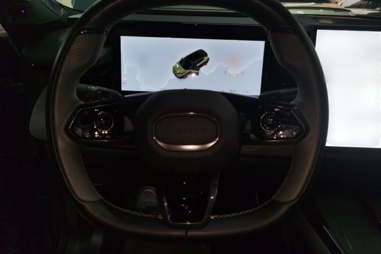 Used Lynk & Co 08 EM-P 2025 220 km All-Wheel-Drive Performance Halo