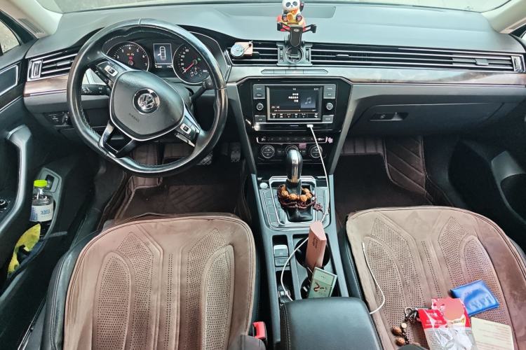 Used Volkswagen Magotan 2018 330TSI DSG Luxury Model Center Console