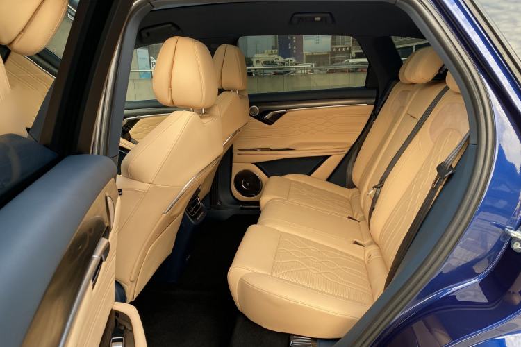 Used VOYAH FREE 2023 Four-Wheel Drive Extended-Range Model with Ultra-Long Range