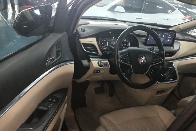 Used Buick GL8 2023 Facelifted Land Cruiser Executive Luxury Version
