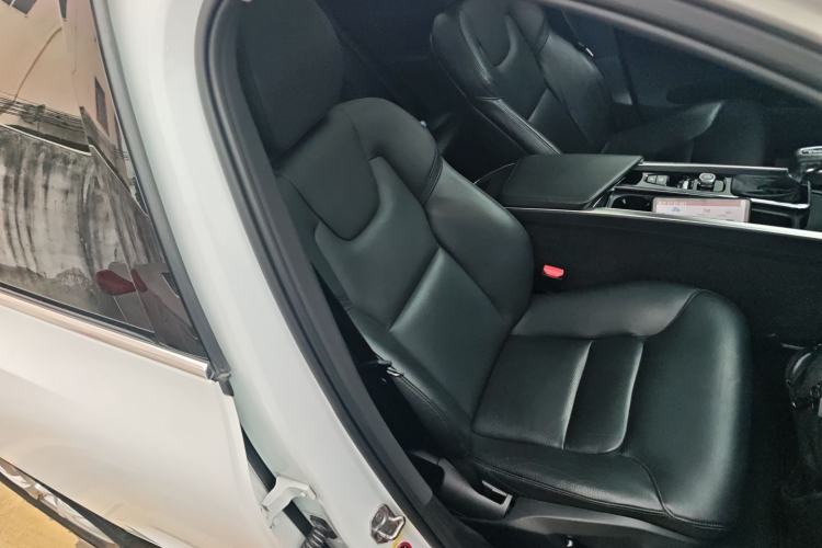 Used Volvo XC60 2019 T5 4x4 Smart Edition China V Standard