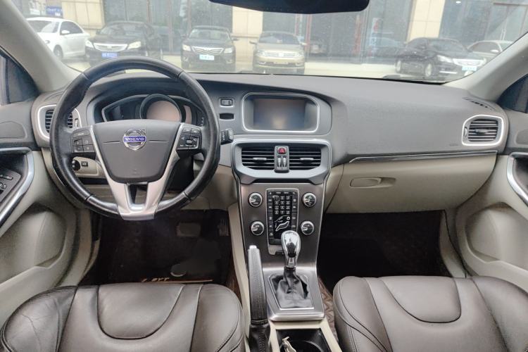 Used Volvo V40 2015 1.6T Zhiyi Edition