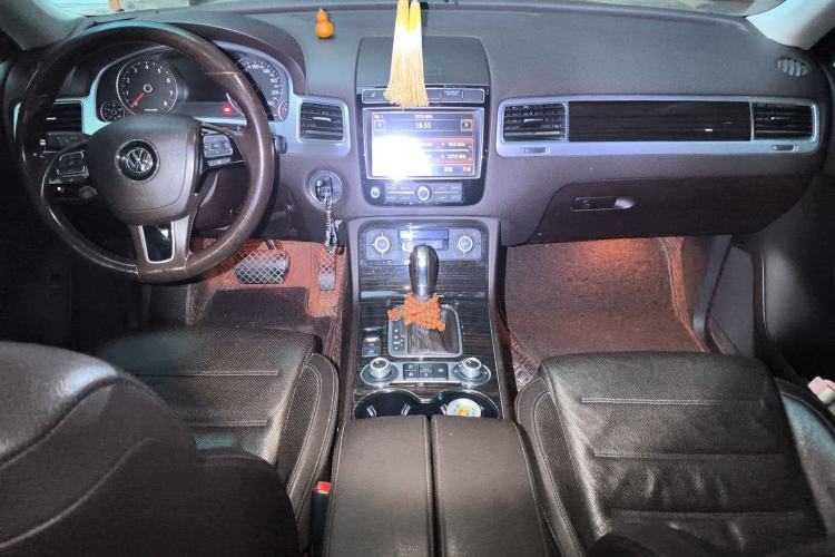 Used Volkswagen Touareg 2016 3.0 TSI High-End Version Center Console