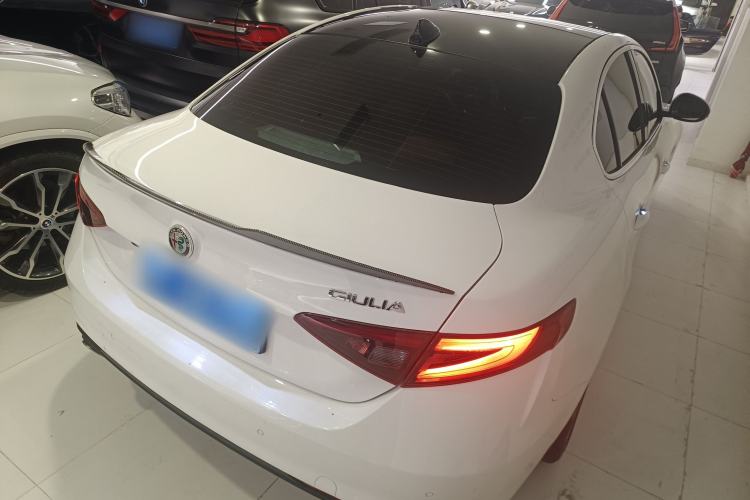 Used Alfa Romeo Giulia 2017 2.0T 280HP Luxury Edition Rear Right 45 Deg