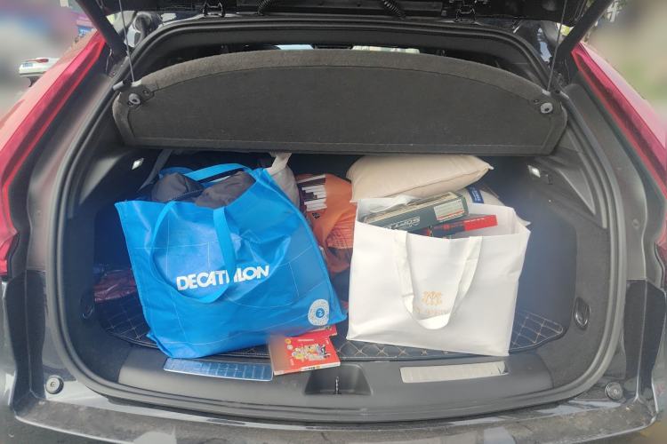 Used Cadillac XT4 2020 Revised Version 28T Two-Wheel Drive Luxury Edition Trunk