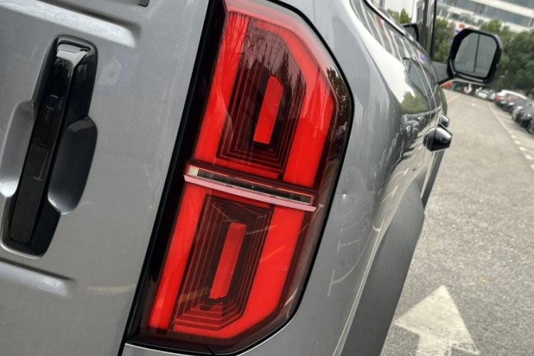 Used Formula Leopard Leopard 5 2023 Navigator Edition
