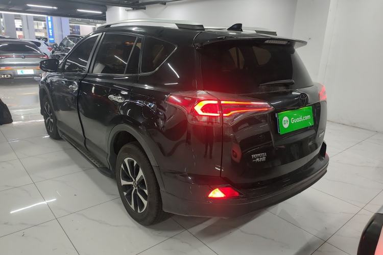 Used Toyota RAV4 2016 2.0L CVT Two-Wheel Drive Fashion Edition China V Standard