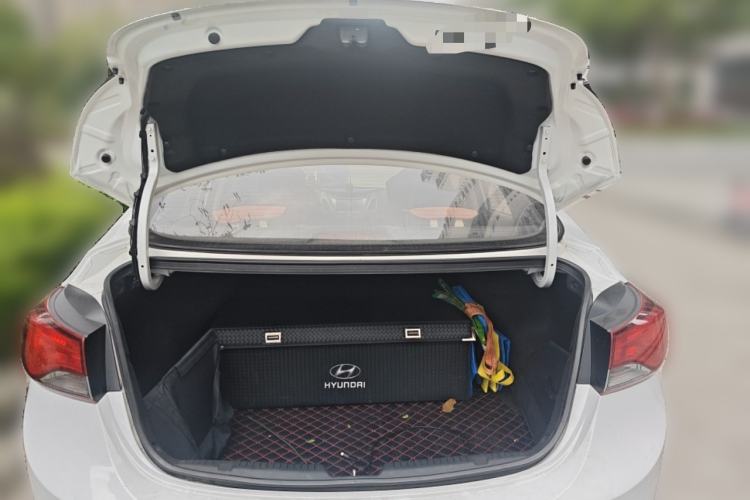 Used Hyundai Elantra (5th Generation / Langdong) 2016 1.6L Automatic Smart Version Trunk