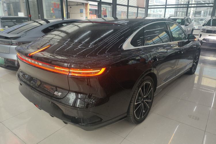 Used VOYAH PASSION 2024 PHEV Four-Wheel Drive Ultra-Long Range Flagship Model
