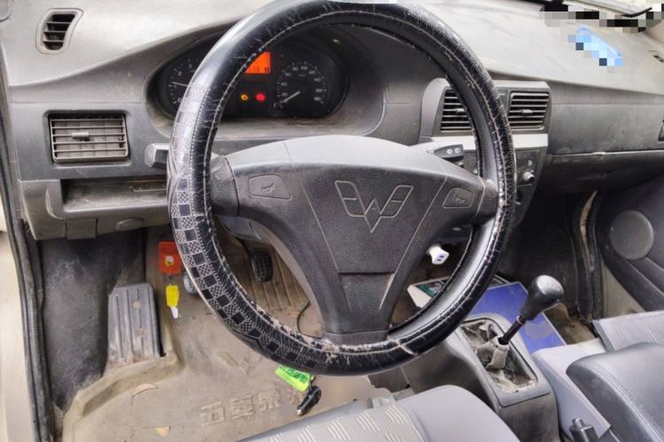 Used Wuling Rongguang 2011 1.2L Base Version
