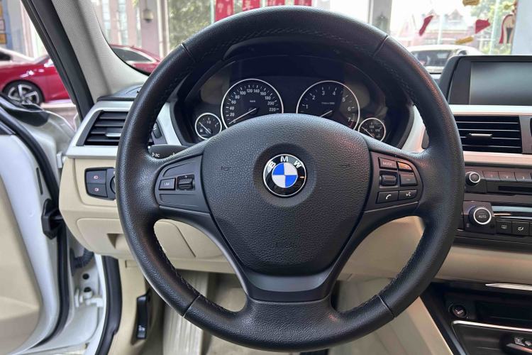 Used BMW 3 Series 2015 320i Fashion Model
