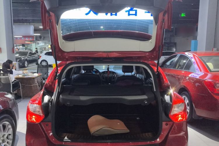 Used Ford Focus 2012 Hatchback 1.6L Automatic Fashion Edition Trunk