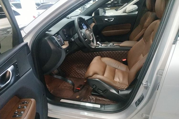 Used Volvo XC60 2024 B5 4x4 Smart Luxury Edition