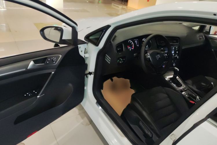 Used Volkswagen Golf 2016 230TSI Automatic Luxury Version Driver Seat