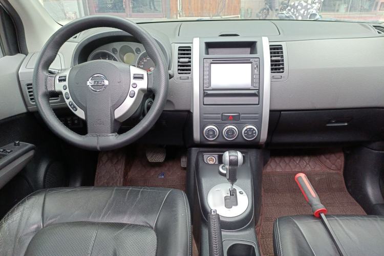 Used Nissan X-Trail 2010 2.5L CVT Flagship Edition 4WD Center Console