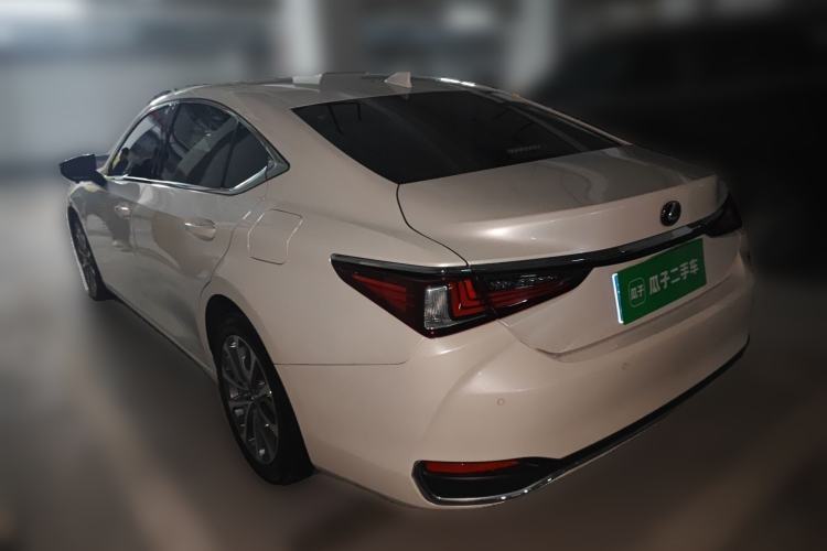 Used Lexus ES 2022 200 Excellence Edition Rear Left 45 Deg