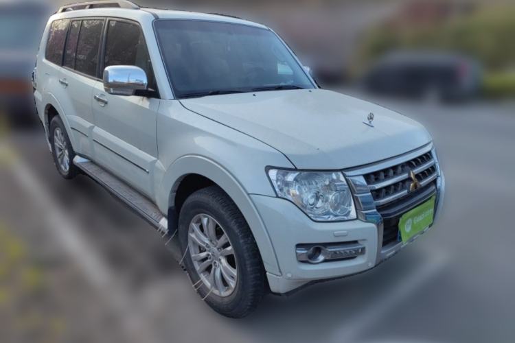 Used Mitsubishi Pajero 
