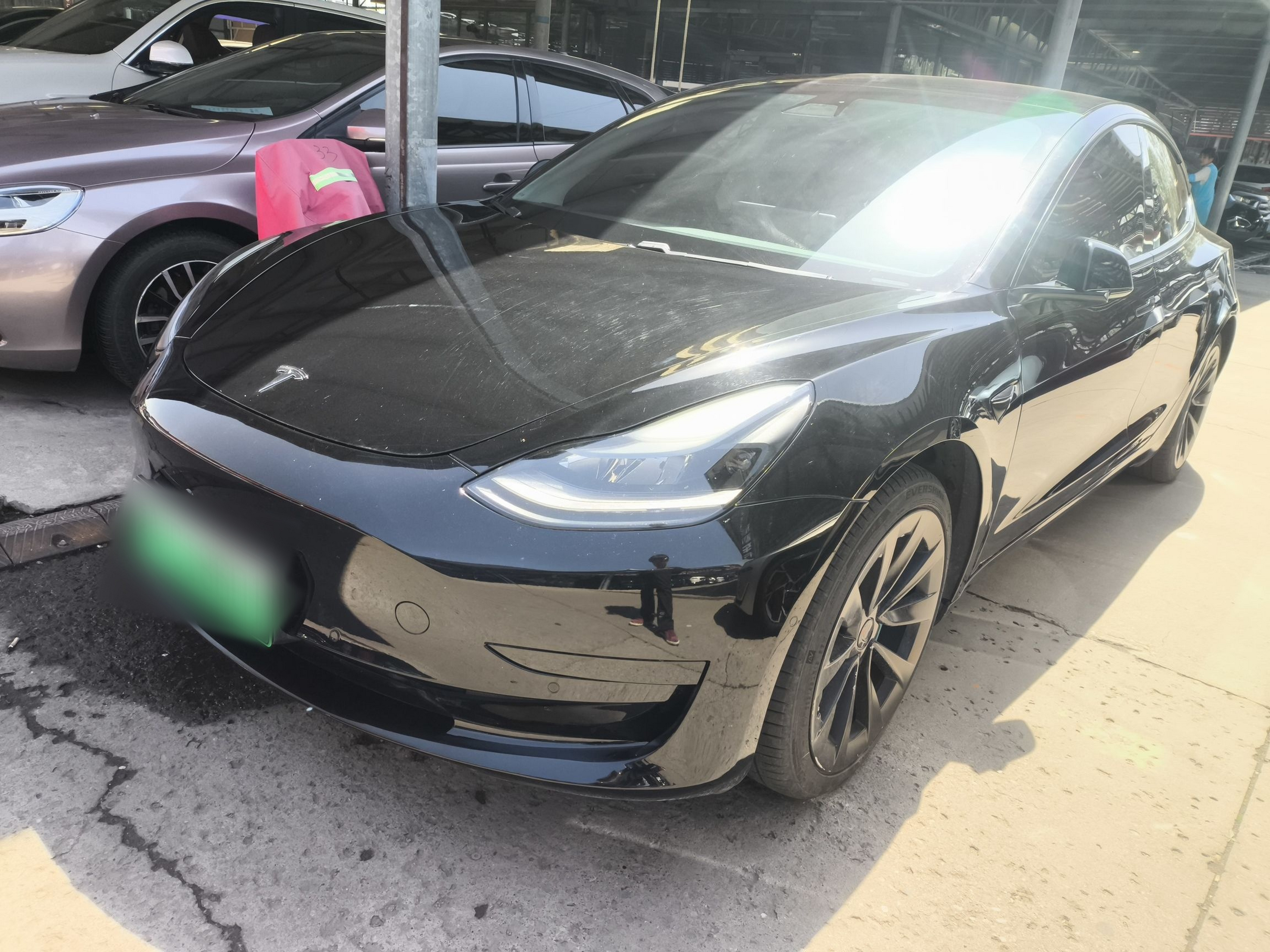 Под передней частью автомобиля