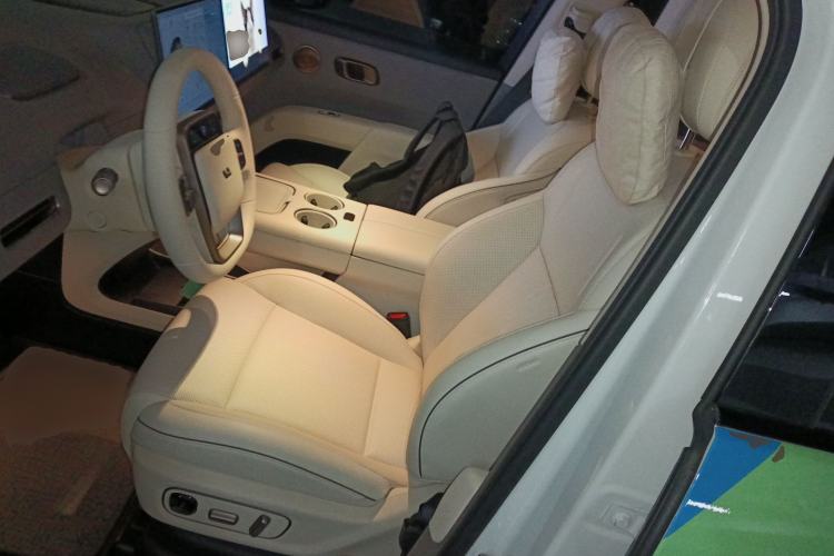 Used Li Auto Li Auto i8 2025 Model Standard Version
