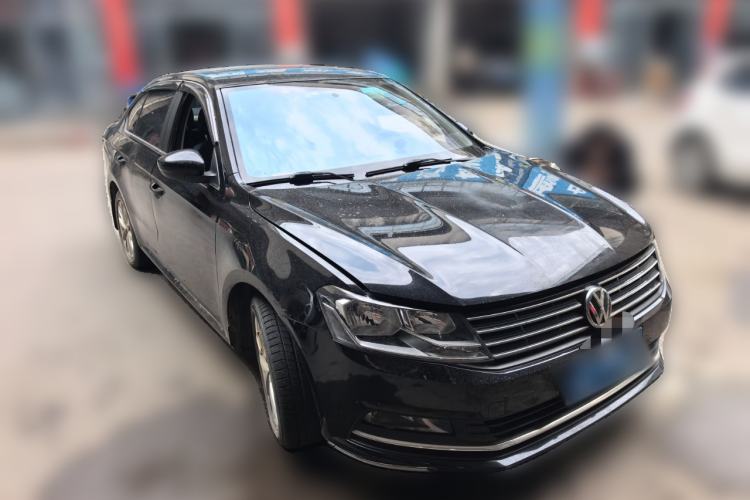 Used Volkswagen Lavida 2017 1.6L Automatic Comfort Edition Front Right 45 Deg