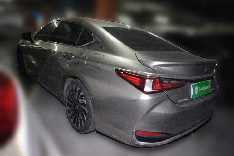 Used Lexus ES 2022 300h Silver Glow Limited Edition
