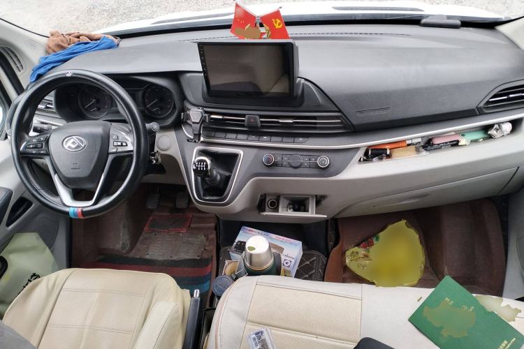 Used SAIC MAXUS Xintu V90 2020 2.0T Manual Yunjie Version Front-Wheel Drive with Single Rear Tire Short Wheelbase High-Roof Design 6-Seater
