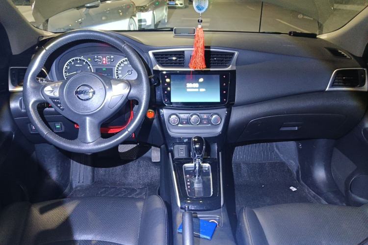 Used Nissan Sylphy 2019 1.6XV CVT Smart Connect Luxury Edition China VI Standard Center Console