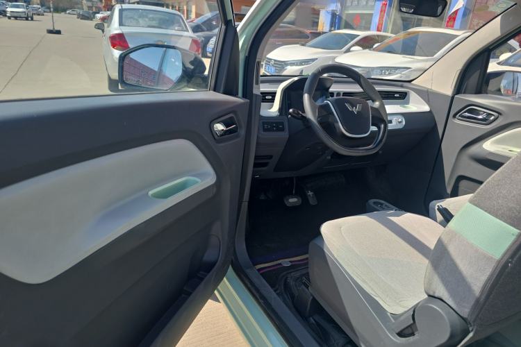 Used Wuling Hongguang MINIEV 2022 Macaron Premium Model – Lithium Iron Phosphate Driver Seat